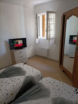 2 makuuhuonetta, silitysrauta/-lauta, vauvan matkasänky, ilmainen Wi-Fi