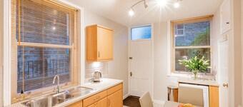 Harlow View, Harrogate - 2 bedroom apt. Dog Friendly. Free Parking.