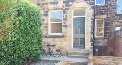 Harlow View, Harrogate - 2 bedroom apt. Dog Friendly. Free Parking.