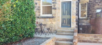Harlow View, Harrogate - 2 bedroom apt. Dog Friendly. Free Parking.