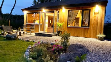 浪漫單棟小屋 | 客廳 | 智能電視、Netflix、串流服務