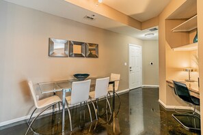 Dining room - BC-324: Channelside Luxury Apartment (Tampa)
