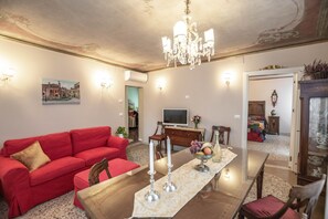 TV - Ca'Nicola Luxury apartment with canal view (Venezia)