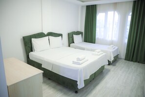 Chambre Triple Standard | Bureau, Wi-Fi gratuit
