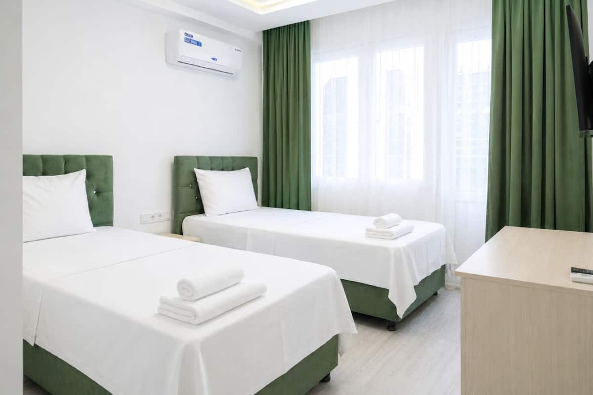 Standard Twin Room | Desk, WiFi (free)
