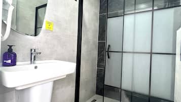 Deluxe Double Room | Bathroom | Shower, hydromassage showerhead, free toiletries, hair dryer