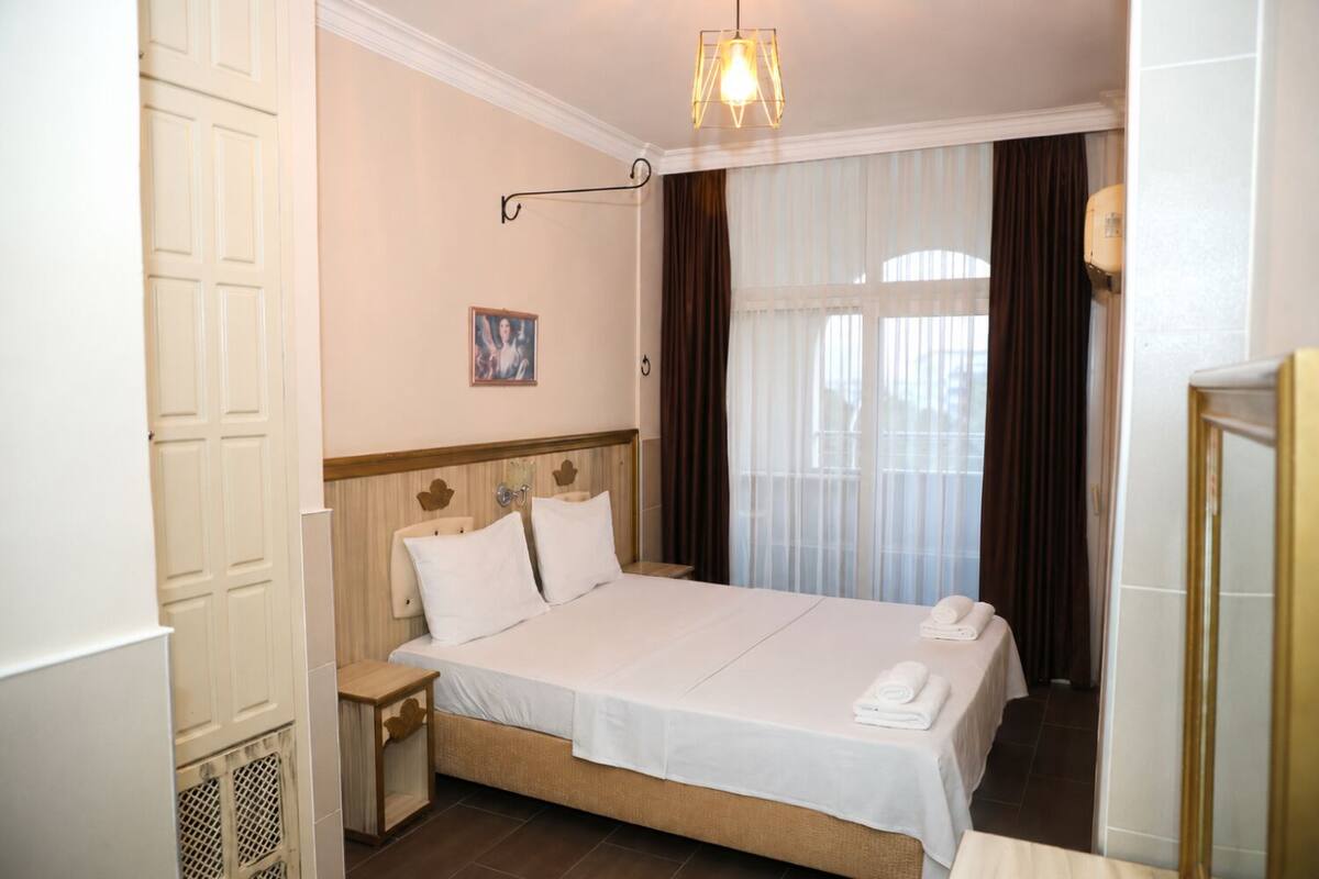 Economy Double or Twin Room | Desk, WiFi (free)