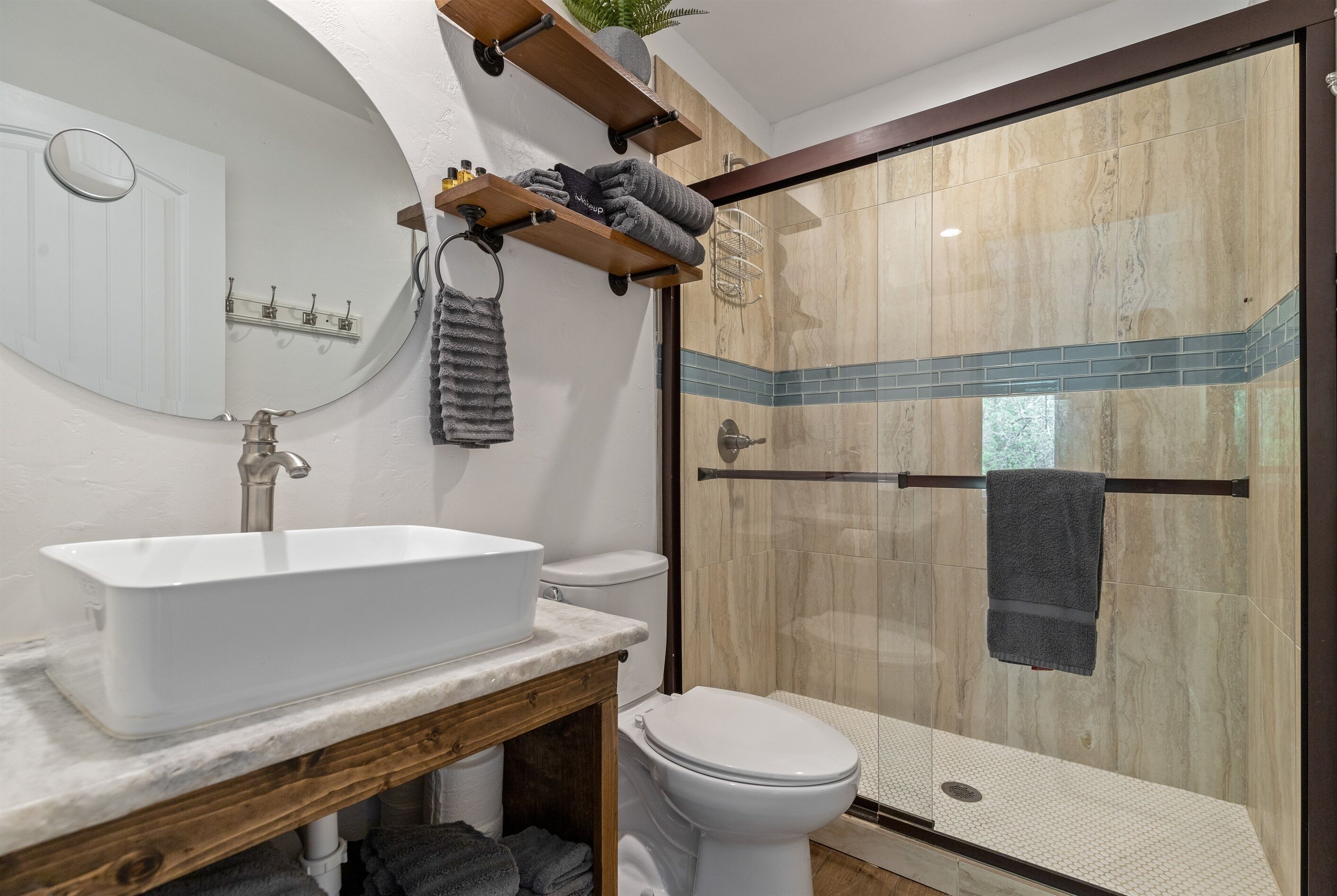 Shower, hair dryer, towels