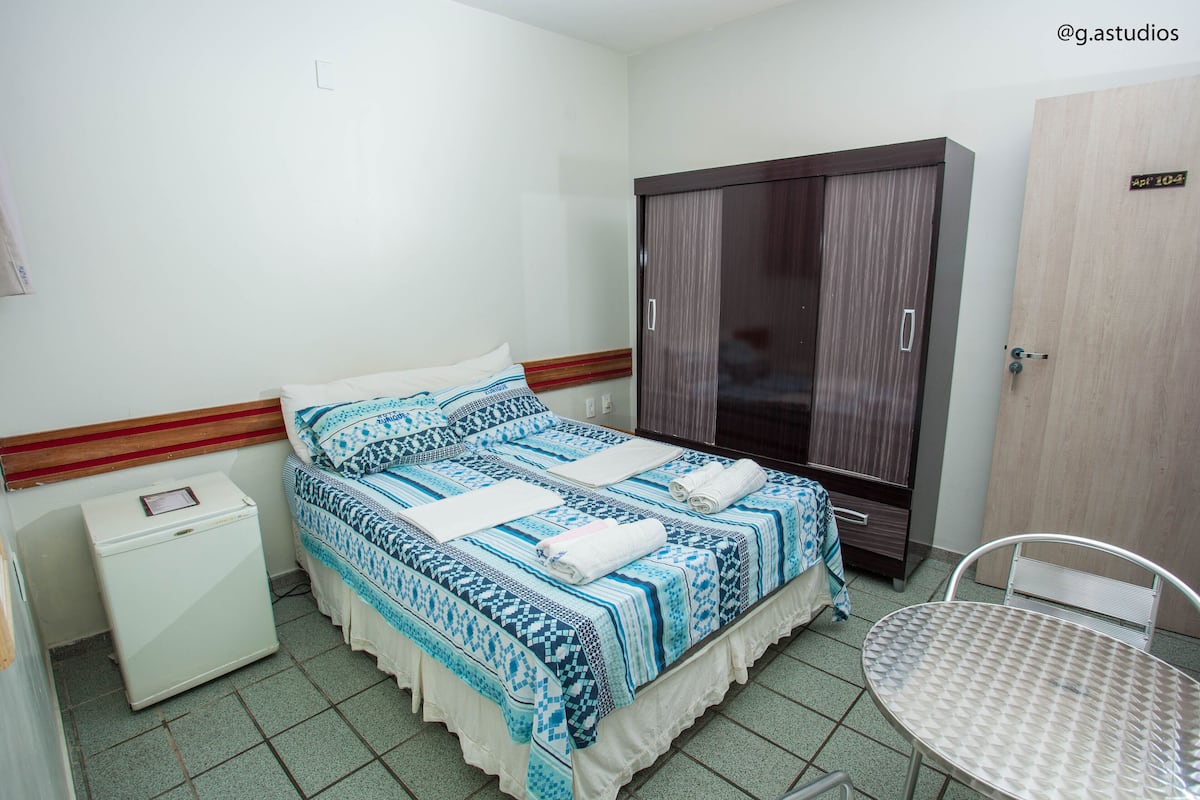 Chambre Double Standard | Minibar, bureau, draps fournis