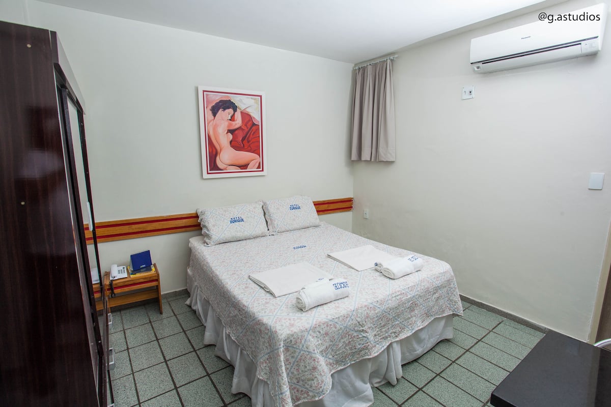 Classic Stüdyo Süit | Minibar, masa, çarşaf takımı