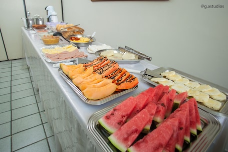 Free daily buffet breakfast