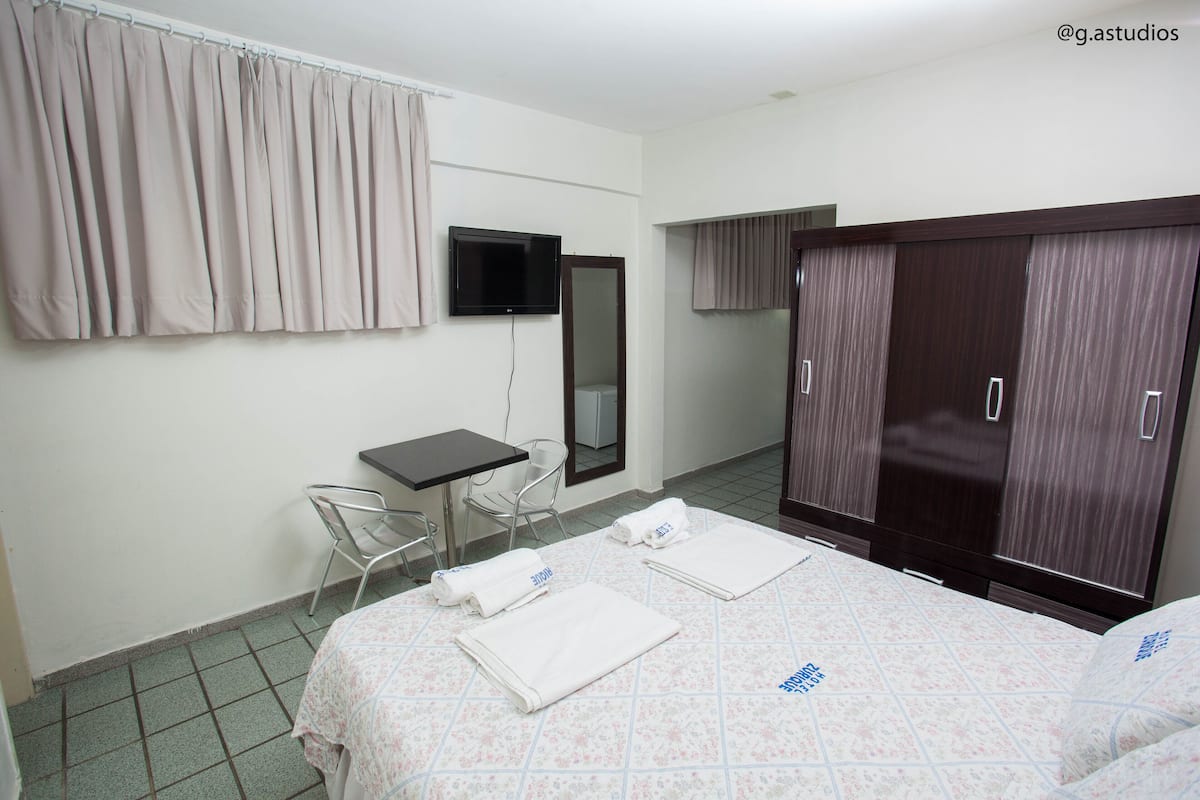 Classic Stüdyo Süit | Minibar, masa, çarşaf takımı