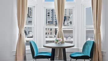 Superior Room, 1 Queen Bed, Non Smoking, City View (Self Check-in with Virtual Front Desk) | Room amenity