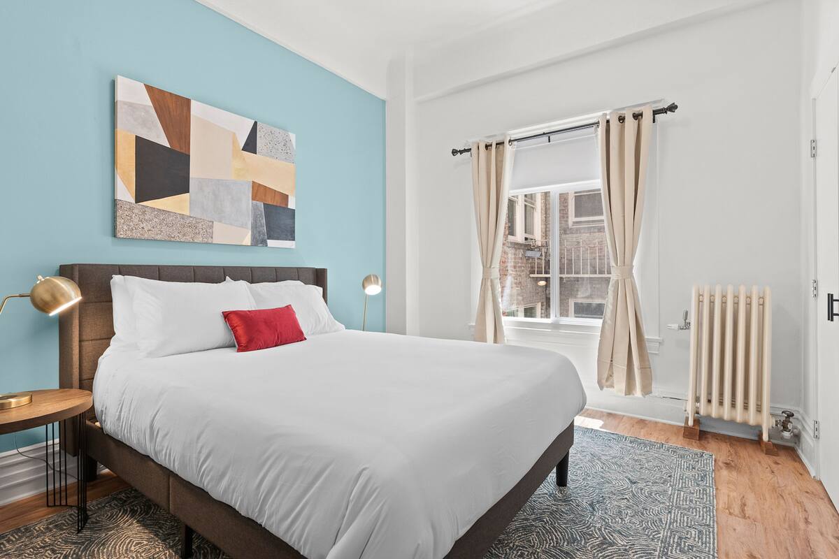 Chambre Signature, 1 grand lit, non-fumeurs (Self Check-in with Virtual Front Desk) | Literie de qualité supérieure, matelas mémoire de forme