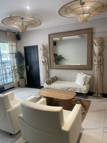 Moet Medellin Hotel