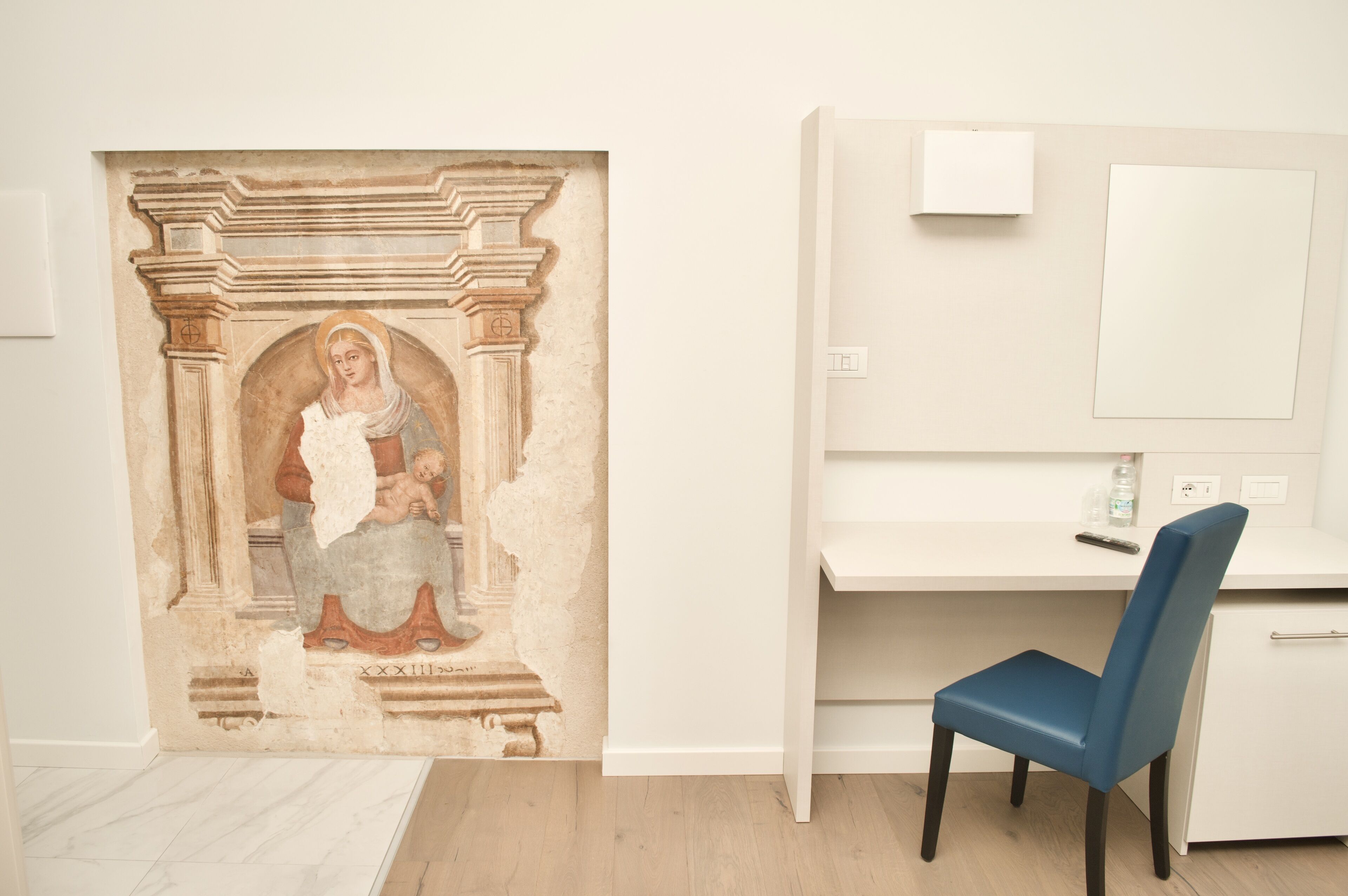 premium bedding, minibar, desk, laptop workspace