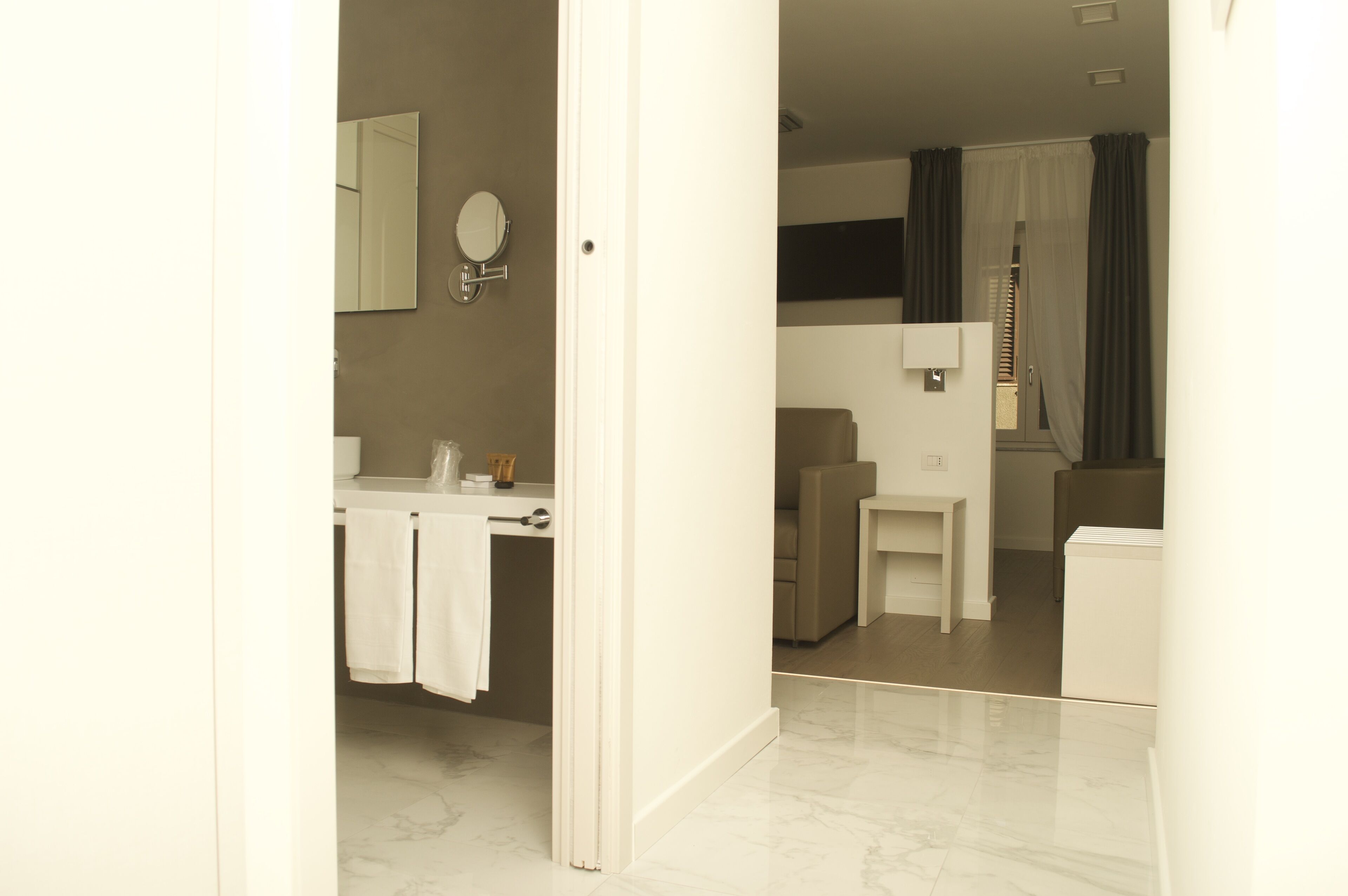 suite deluxe isola maggiore | premium bedding, minibar, desk, laptop workspace