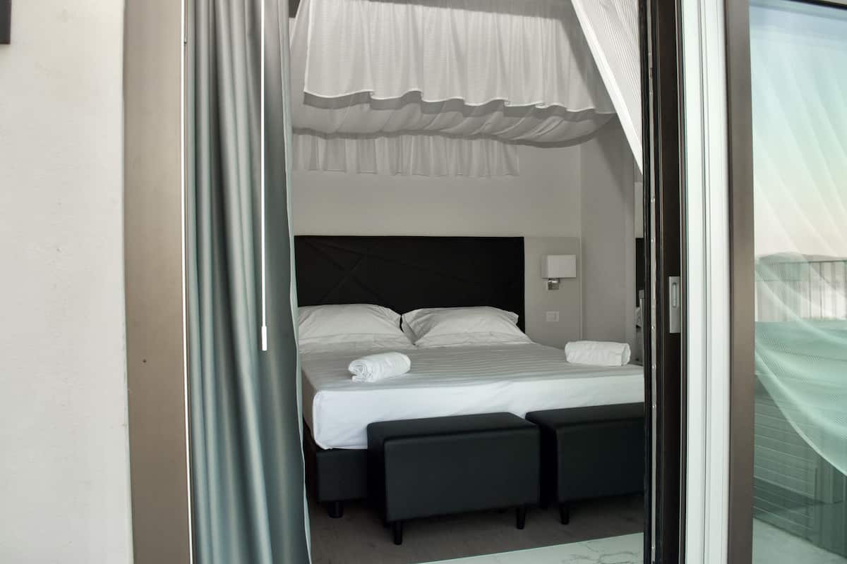 panoramic suite | premium bedding, minibar, desk, laptop workspace