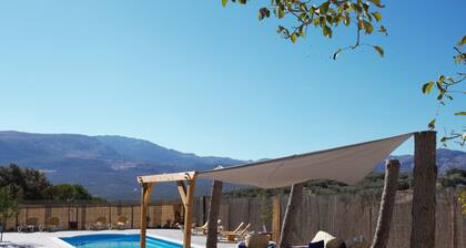 Villa with private pool, Mountain views and easy access to visit Andalucia