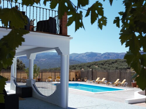 Villa with private pool,  Mountain views and easy access to visit Andalucia 