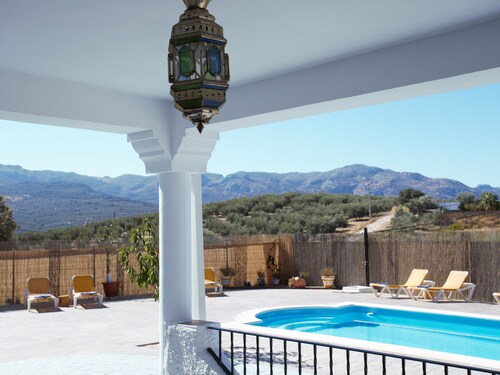 Villa with private pool,  Mountain views and easy access to visit Andalucia 