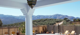 Villa with private pool,  Mountain views and easy access to visit Andalucia 