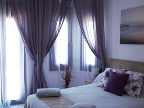 6 habitaciones, tabla de planchar con plancha y cuna de viaje