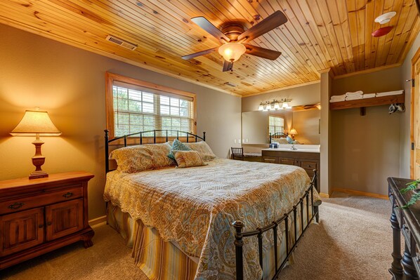 2 bedrooms, iron/ironing board, free WiFi, bed sheets - Beautiful Townhome at Willow Creek Falls Lodge (Blue Ridge)