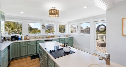 Spacious Home with Ocean Views from Primary Suite, 4BR, 3BA, SB location