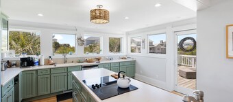 Spacious Home with Ocean Views from Primary Suite, 4BR, 3BA, SB location