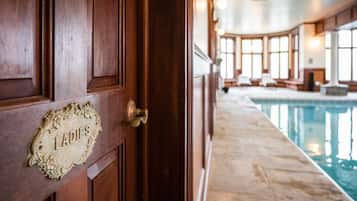 Alberca techada y alberca climatizada