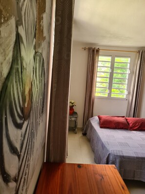 2 habitaciones, tabla de planchar con plancha, wifi y ropa de cama 