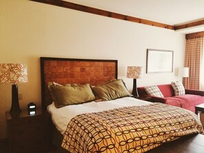 Safe på rommet, strykejern/-brett, wi-fi og sengetøy