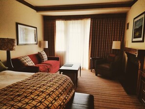 In-room safe, iron/ironing board, WiFi, bed sheets