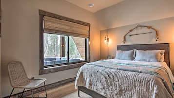 3 bedrooms, travel crib, internet, bed sheets
