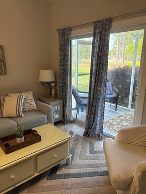 Smart TV, DVD player, books - Nautical Living with a touch of Golf (3701) (Sunset Beach)