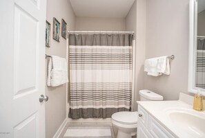 Combined shower/bathtub, hair dryer, towels, toilet paper