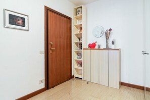 Unclassified image, 5 of 25, button