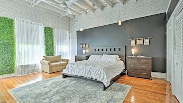 2 bedrooms, iron/ironing board, internet, bed sheets