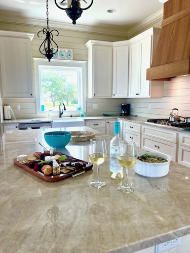 Southern Charm- Beach Town Paradise with Pool