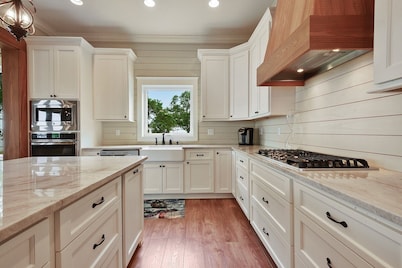 Southern Charm- Beach Town Paradise