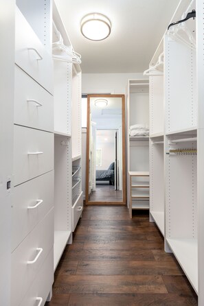 5 bedrooms, iron/ironing board, free WiFi, bed sheets - Luxury remodeled home in the heart of Los Gatos - Home Away from Home! (Los Gatos)