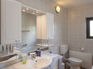 Hair dryer, towels - Eifelnatur (Haus 1) by Interhome (Immerath)