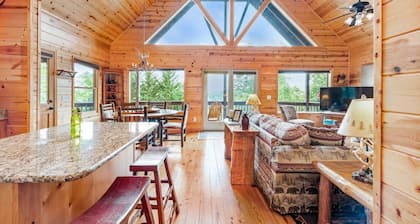 Upscale Cabin with Mountain Views - Pet Friendly!