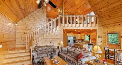 Upscale Cabin with Mountain Views - Pet Friendly!