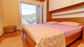 Internet, bed sheets