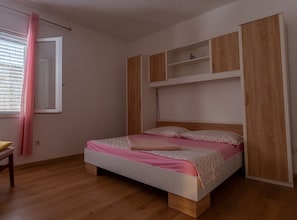3 chambres, accès à Internet, literie fournie