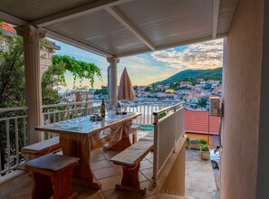 Outdoor dining - Apartments Peselj-Three Bedroom Apartment with Terrace and Sea View (Smokvica)