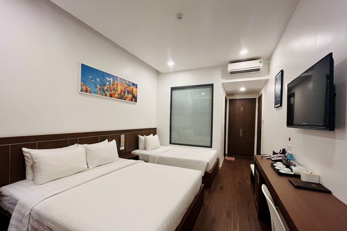 Deluxe Family Room | Premium bedding, minibar, desk, laptop workspace