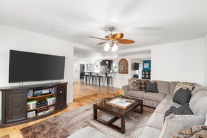 Smart-TV, videospill, DVD-spiller og bøker